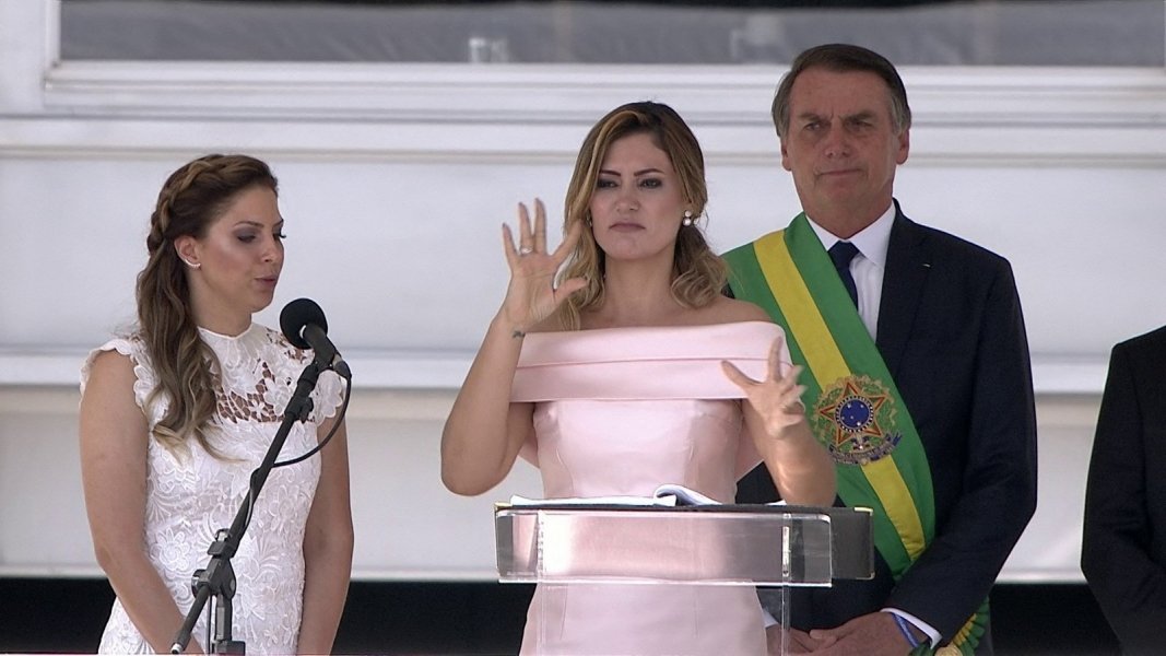 michelle-bolsonaro-discursa-em-libras-no-parlatorio-1
