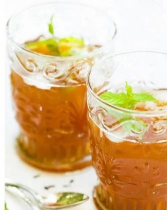 Ch&aacute; gelado com menta