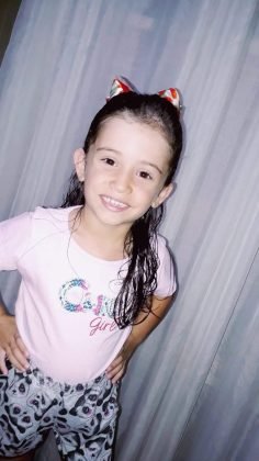 A linda Maria Helena Fernandes Vargas completa, hoje, 6 aninhos, aproveite seu dia Maria, muitas felicidades!