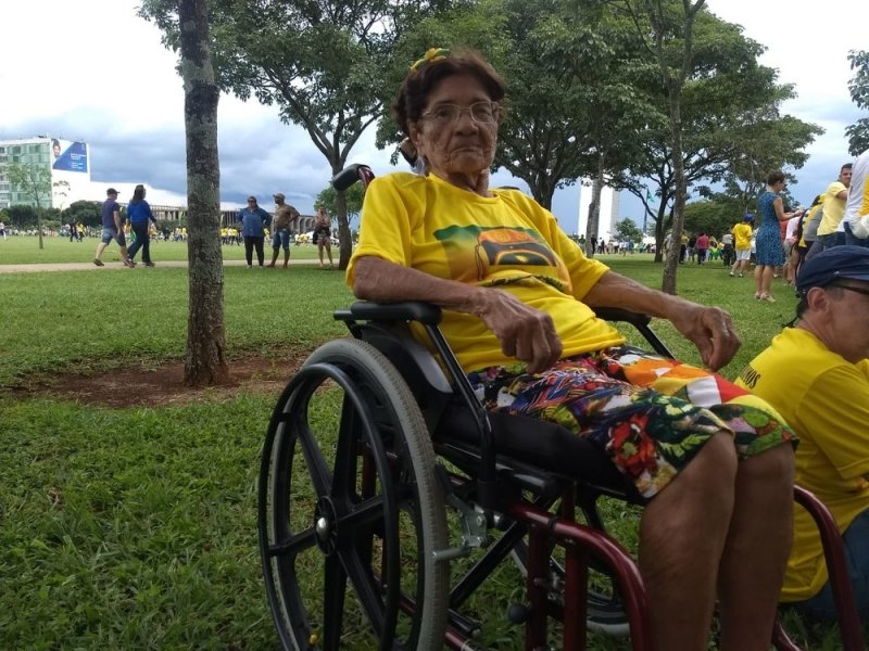posse-de-bolsonaro-conheca-brasileiros-que-viajaram-quilometros-para-ver-cerimonia-em-brasilia-1