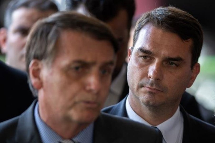 se-flavio-errou-ele-tera-de-pagar-e-eu-lamento-como-pai-diz-bolsonaro-1