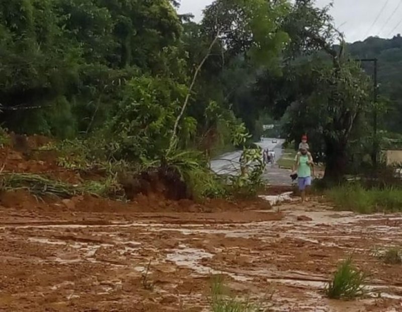 chuva-causa-estragos-em-sc-e-mantem-defesa-civil-em-alerta-1