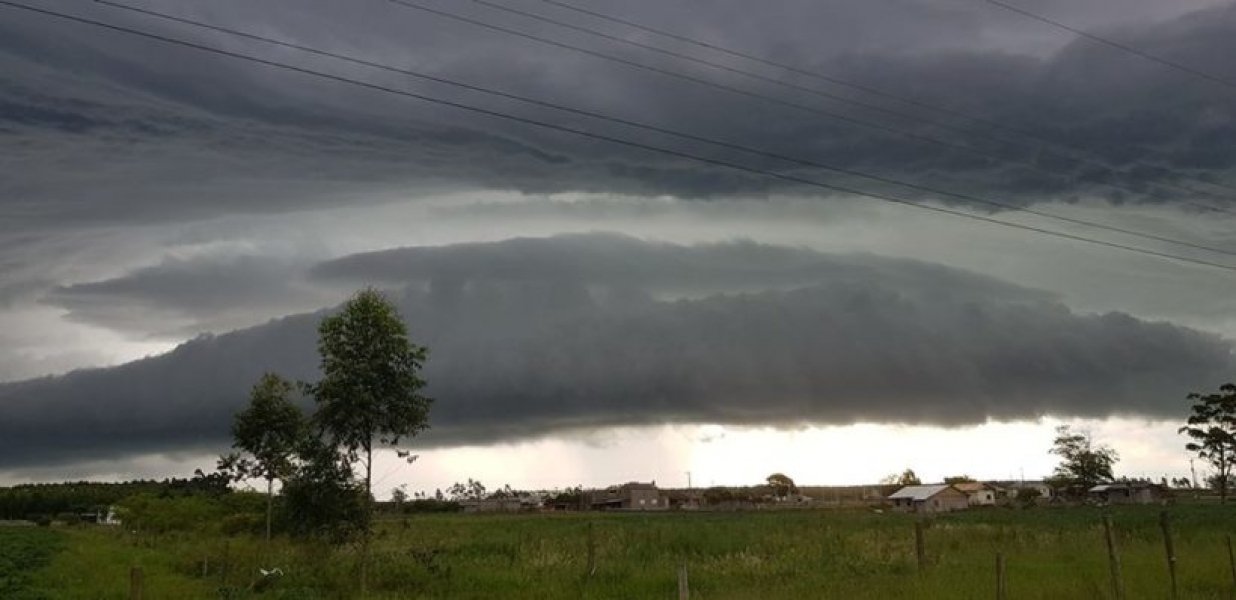 defesa-civil-alerta-para-risco-de-tempestades-a-partir-do-meio-dia-em-santa-catarina-1 Foto: Tempestade em Araranguá no mês de Janeiro/ Portal Agora Sul