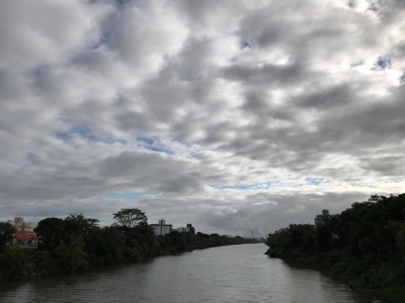 frente-fria-que-chega-a-sc-trara-temporais-isolados-nesta-segunda-feira-1