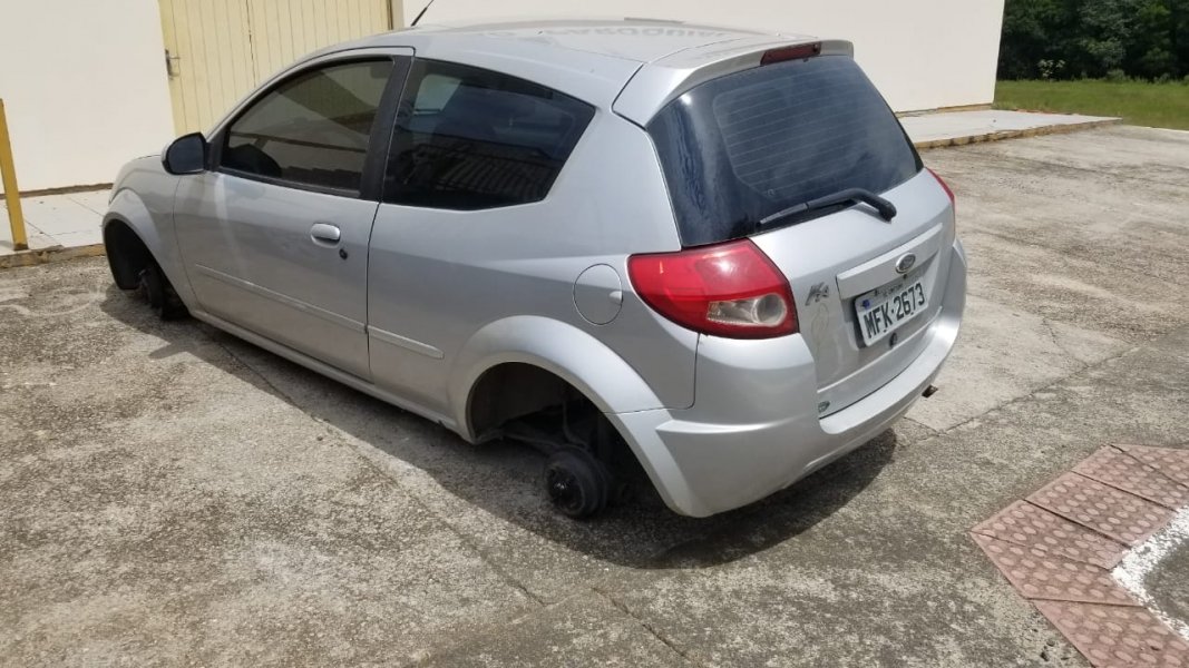 pneus-de-carro-de-professora-sao-furtados-em-escola-de-morro-da-fumaca-1