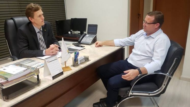Pedido às lideranças