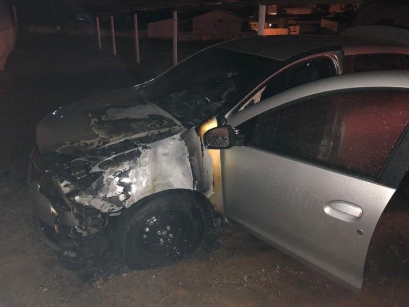 veiculo-e-atingido-por-incendio-em-urussanga-1