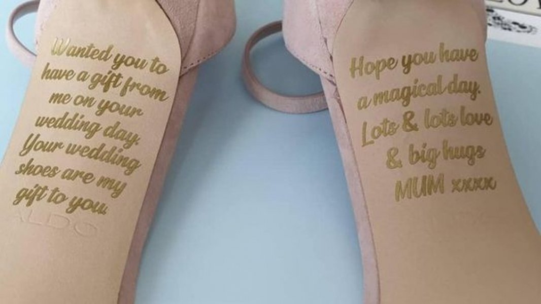 a-emocionante-mensagem-que-uma-mae-escondeu-nos-sapatos-de-casamento-da-filha-antes-de-morrer-1