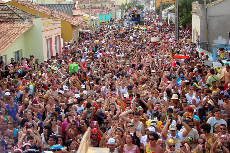 bloco-da-pracinha-deve-reunir-mais-de-100-mil-folioes-hoje-em-laguna-1