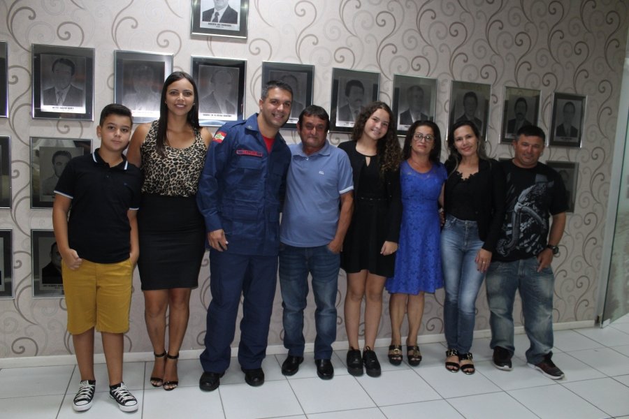 camara-de-imbituba-homenageia-bombeiro-que-salvou-familia-de-afogamento-1