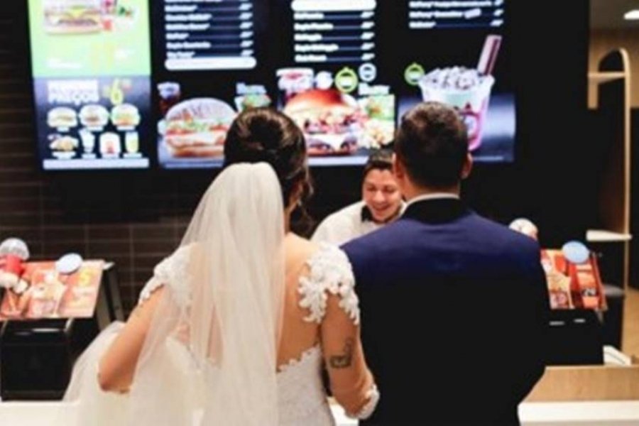 casal-do-df-surpreende-convidados-com-mcdonalds-em-festa-de-casamento-1