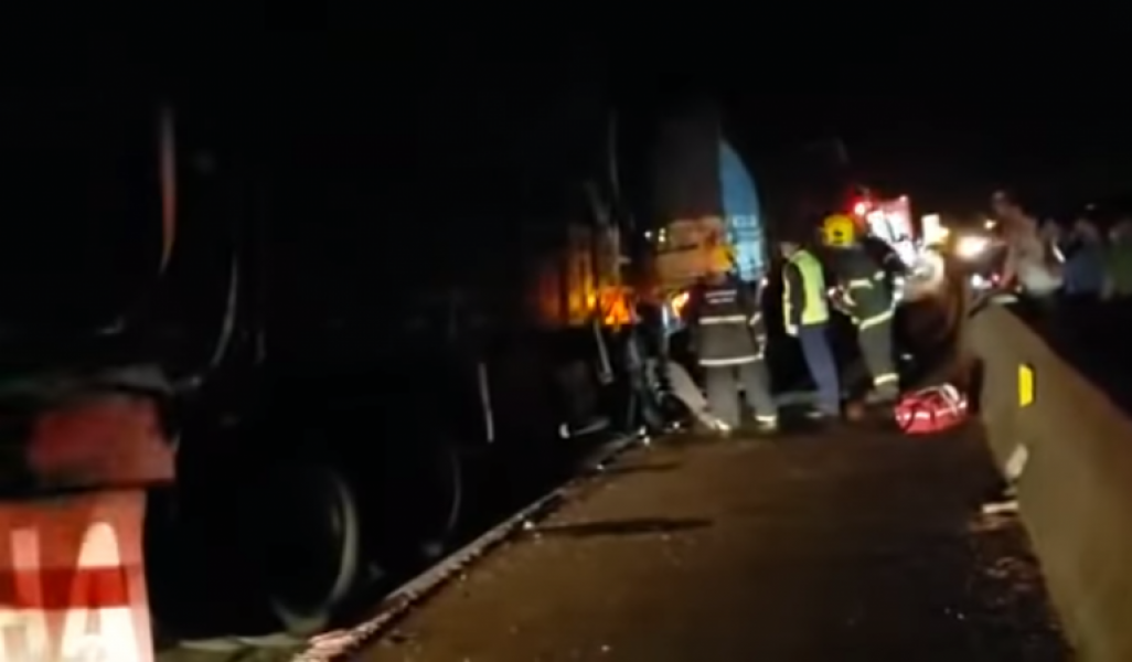 duas-pessoas-morrem-apos-acidente-entre-dois-caminhoes-na-br-101-1