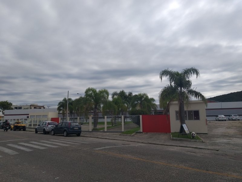 ele-nao-e-bandido-sempre-foi-um-menino-bom-diz-mae-de-adolescente-suspeito-de-planejar-atentado-em-laguna-1