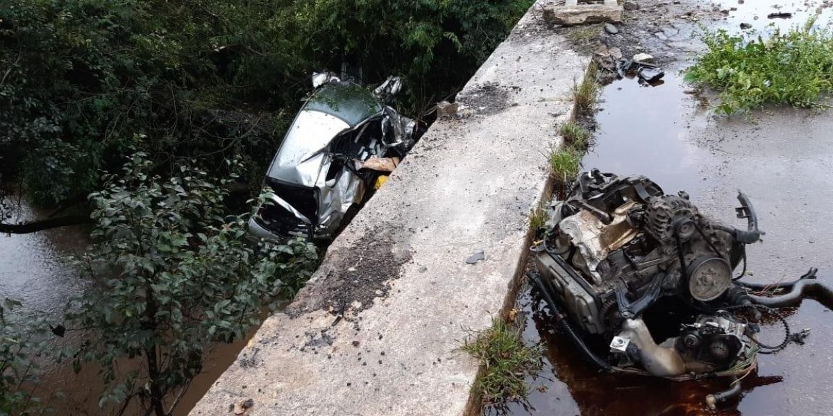 giro-pelo-brasil-carro-cai-de-ponte-na-br-290-e-deixa-um-morto-1