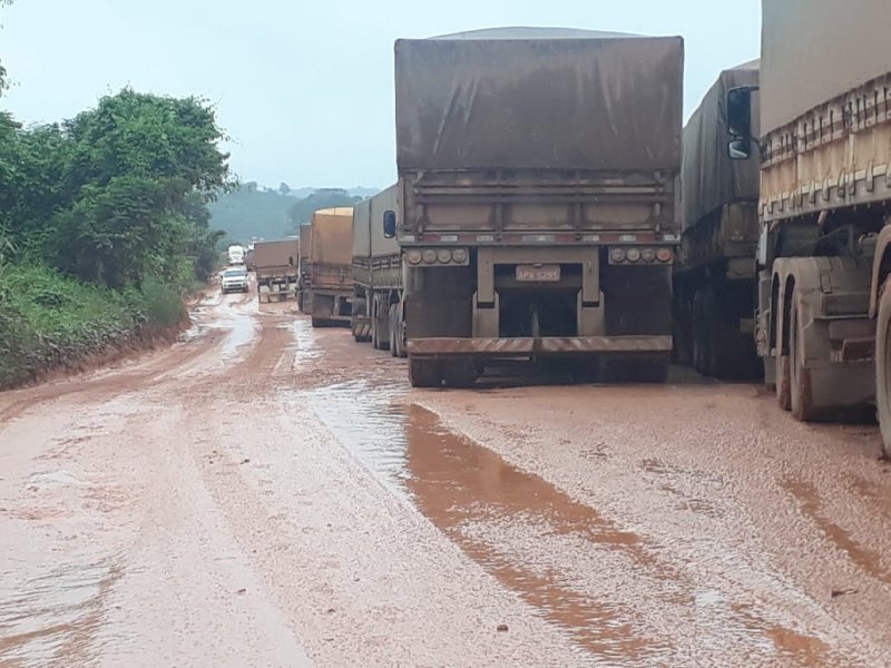 mais-de-3-mil-caminhoes-estao-atolados-na-br-163-no-pa-e-nao-ha-o-que-fazer-ate-o-dia-15-aponta-dnit-1
