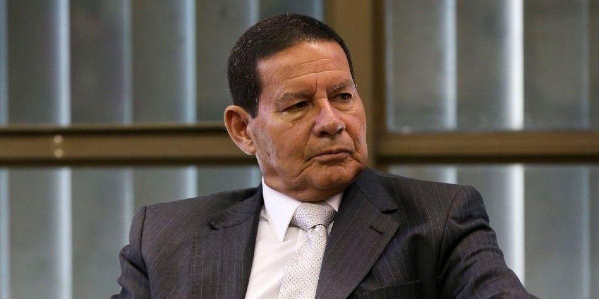 mourao-diz-que-tempo-colocara-filhos-de-bolsonaro-em-suas-funcoes-1