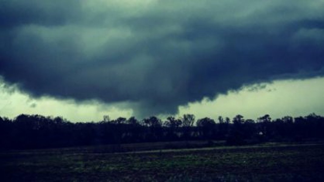 tornado-mata-23-pessoas-nos-estados-unidos-1