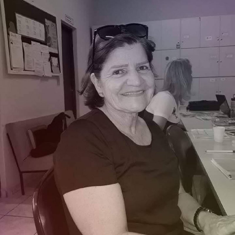 familiares-e-amigos-se-despedem-da-professora-selma-1