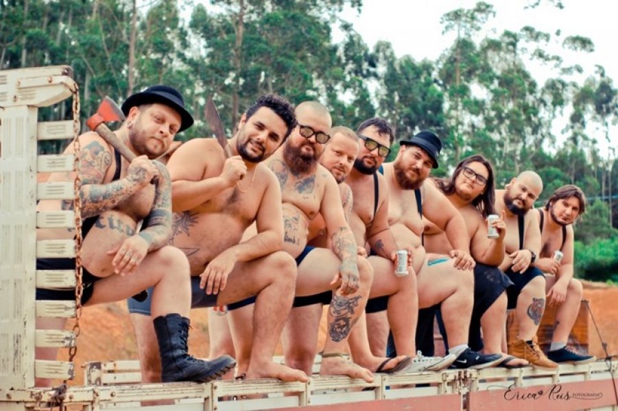 gordinhos-de-jaragua-do-sul-fazem-fotos-hilarias-para-calendario-divertido-1