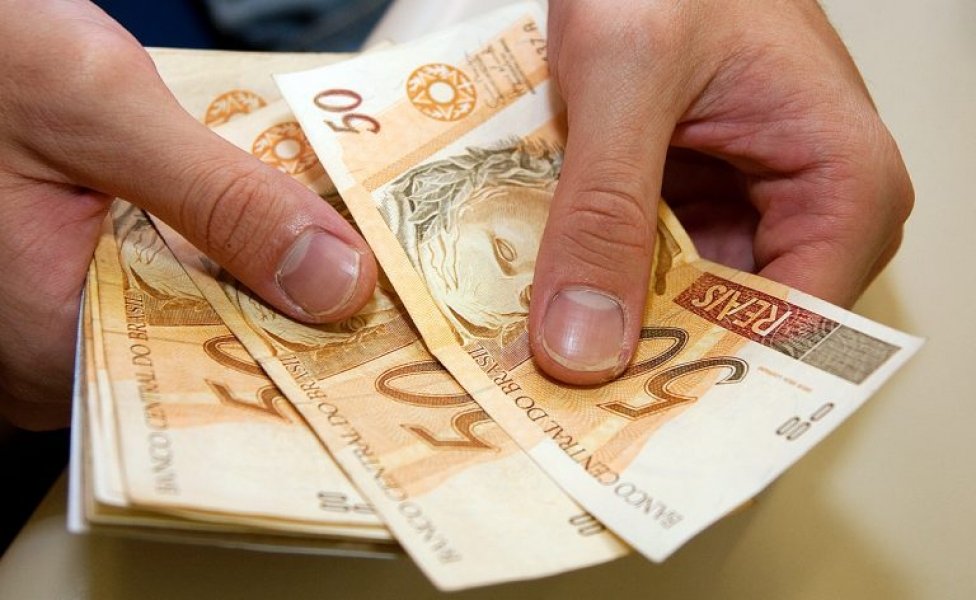 governo-de-sc-sanciona-reajuste-do-salario-minimo-regional-1