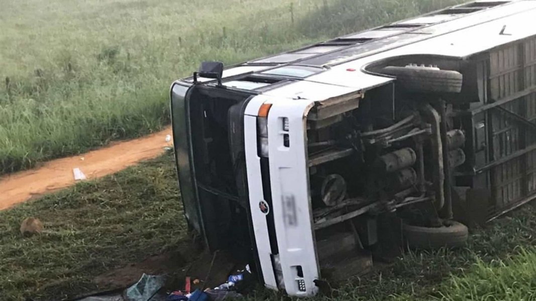 onibus-com-torcedores-do-corinthians-tomba-na-bahia-e-deixa-feridos-1