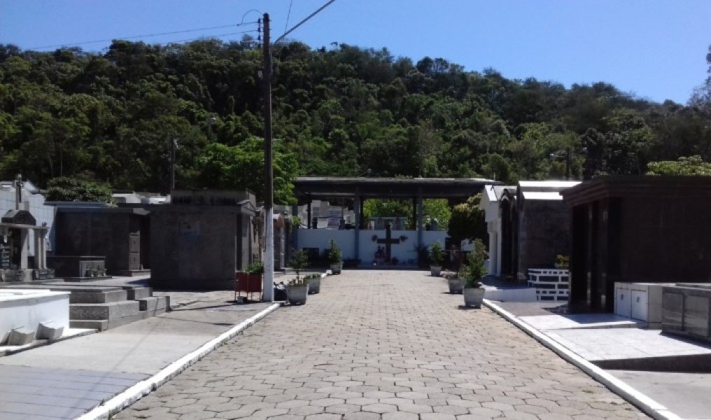 pedreiro-de-cemiterio-condenado-por-enriquecimento-ilicito-e-venda-casada-de-servicos-em-urussanga-1