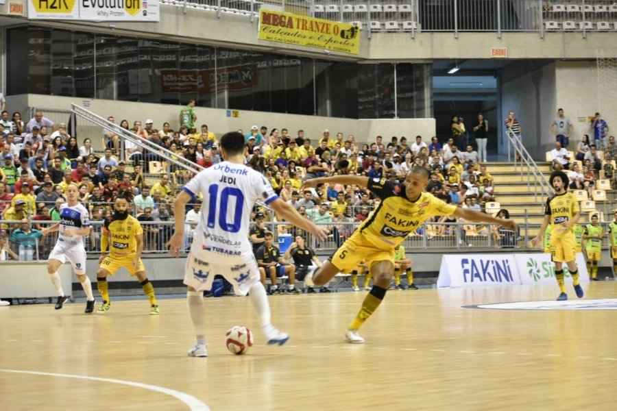 tubarao-estreia-com-vitoria-na-liga-futsal-1