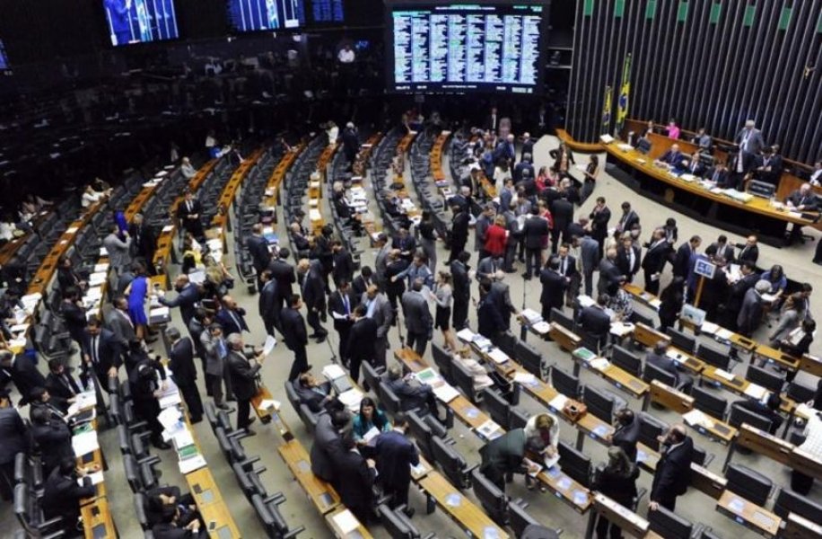 aposentadoria-de-policiais-e-professores-entra-em-discussao-na-camara-1