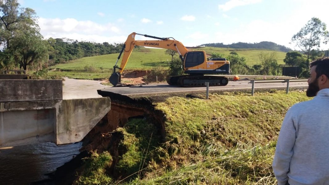 dnit-inicia-trabalho-de-recuperacao-na-br-101-em-sangao-1