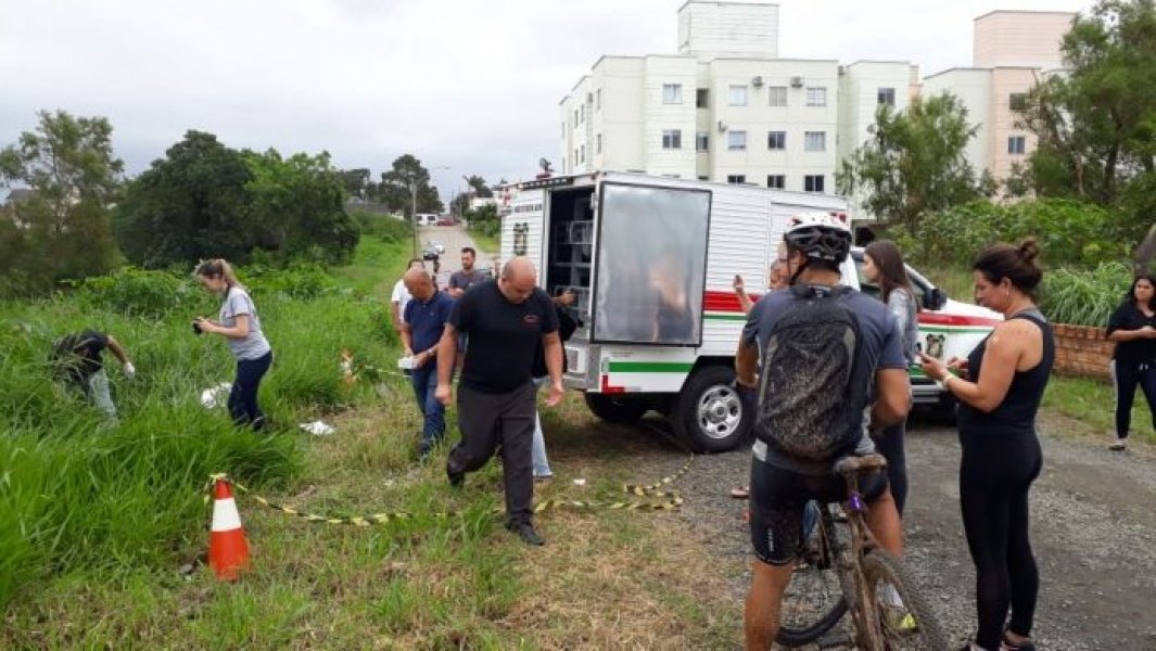 em-ararangua-mulher-de-40-anos-e-encontrada-morta-em-matagal-1