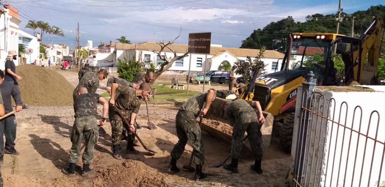 forca-tarefa-em-laguna-prefeitura-exercito-marinha-policia-militar-e-bombeiros-unem-se-apos-estragos-1