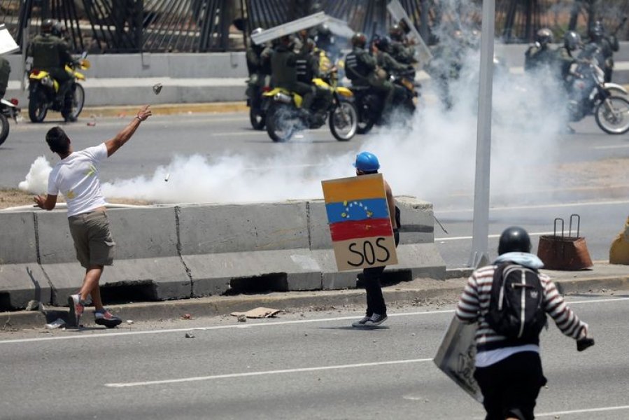 protestos-na-venezuela-ja-fizeram-dois-mortos-e-dezenas-de-feridos-1