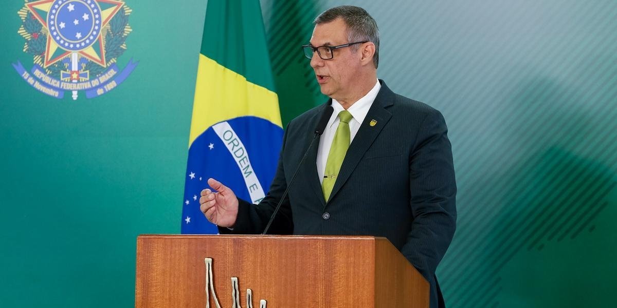 governo-iguala-idade-minima-de-policiais-federais-a-professores-1