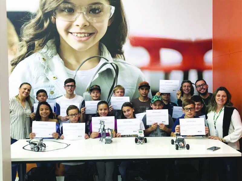 alunos-do-curso-de-robotica-recebem-certificado-1