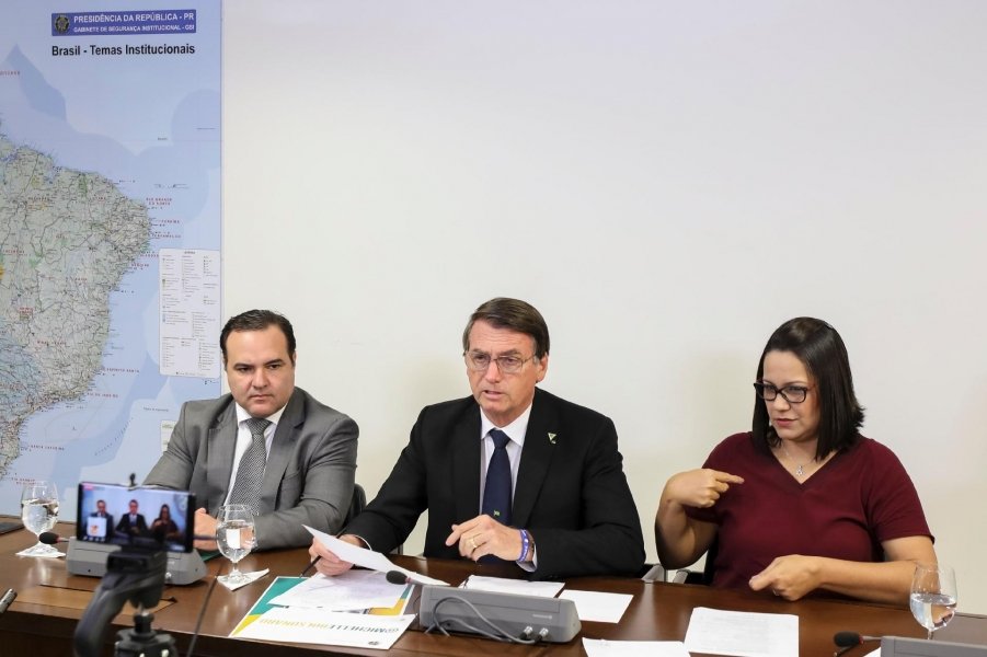 bolsonaro-defende-fim-de-aulas-para-cnh-e-diz-que-nao-devia-ter-exame-0