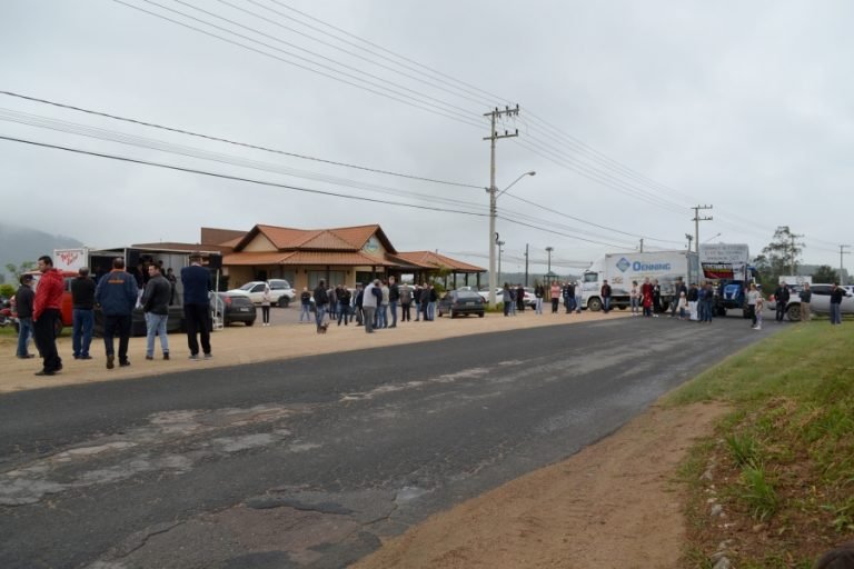 Protesto clama por melhorias nas estradas