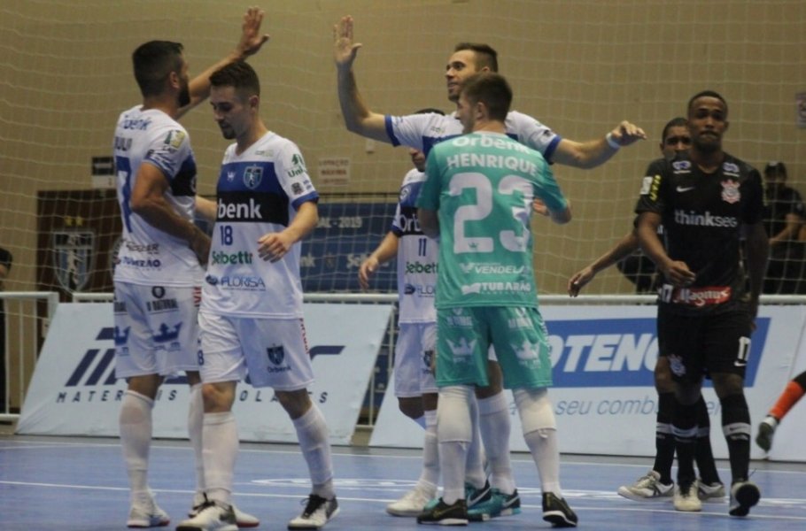 tubarao-futsal-encara-o-marreco-no-pr-0