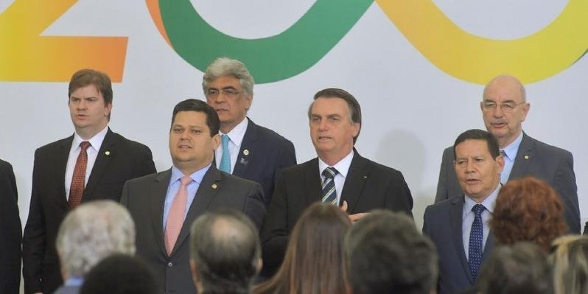 alcolumbre-afirma-que-indicacao-do-filho-de-bolsonaro-a-embaixada-seguira-rito-regimental-1