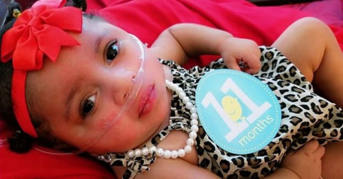 bebe-que-sobreviveu-apos-desligamento-de-aparelhos-completa-1-ano-1