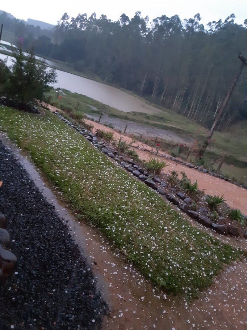 chuva-de-granizo-atinge-varias-cidades-do-sul-de-sc-1