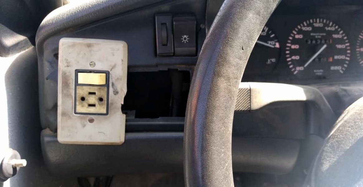 dono-improvisa-interruptor-para-acionar-os-farois-do-carro-em-sc-1