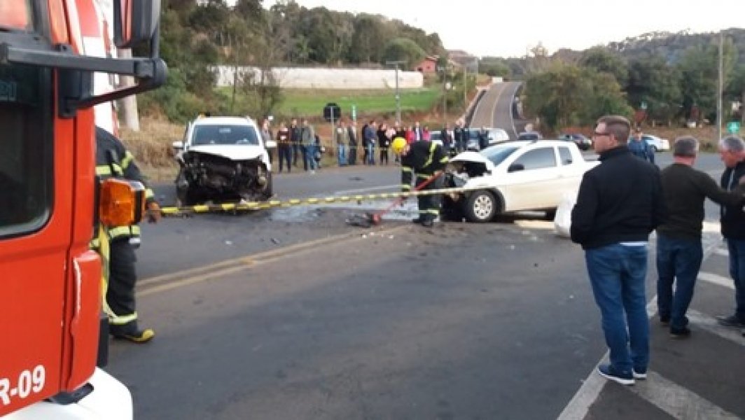 em-sc-mulher-de-41-anos-morre-em-colisao-entre-dois-veiculos-1