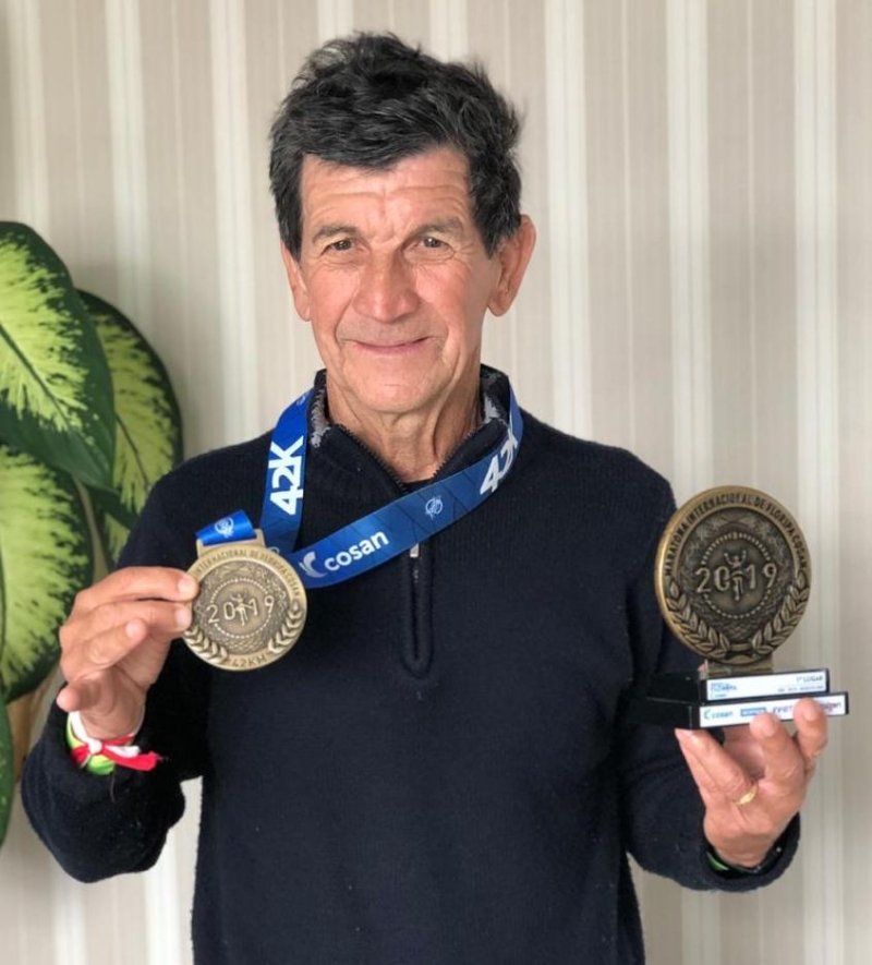 gabriel-garcia-73-anos-de-imbituba-vence-a-maratona-internacional-de-florianopolis-1