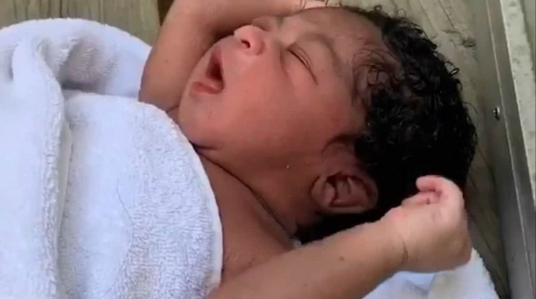 identidade-da-mae-deste-bebe-que-foi-abandonado-e-revelada-e-choca-1