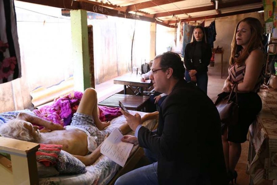 juiz-realiza-audiencia-na-casa-de-idoso-que-nao-pode-ir-ao-forum-1