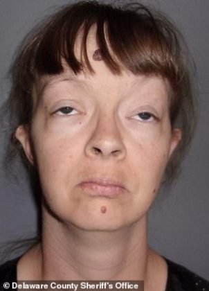 M&atilde;e foi julgada pelo que fez com seu menino e sua menina