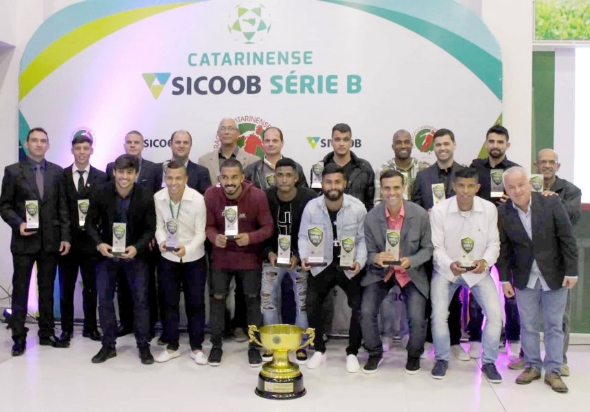 premio-craque-da-serie-b-2019-sera-na-segunda-feira-19-1 Seleção prêmio Craque Série B 2018. - Foto: FCF/Divulgação/Notisul