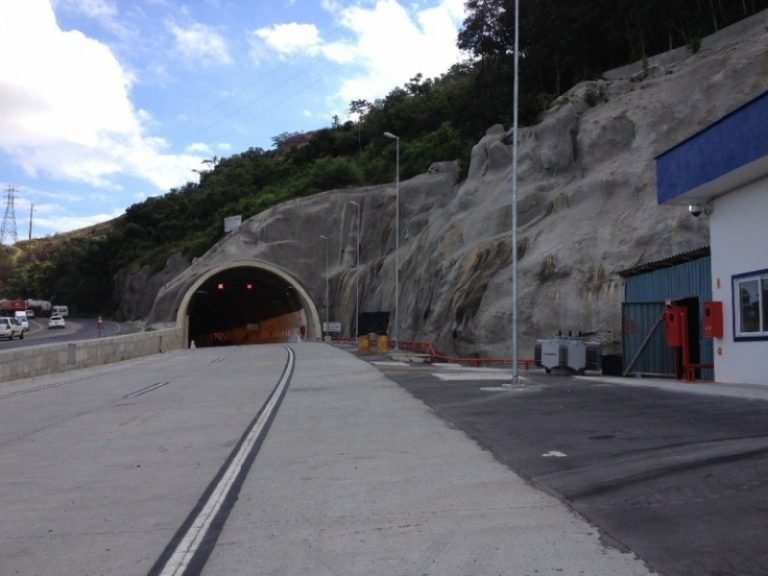 Túnel, a saga da pista simples