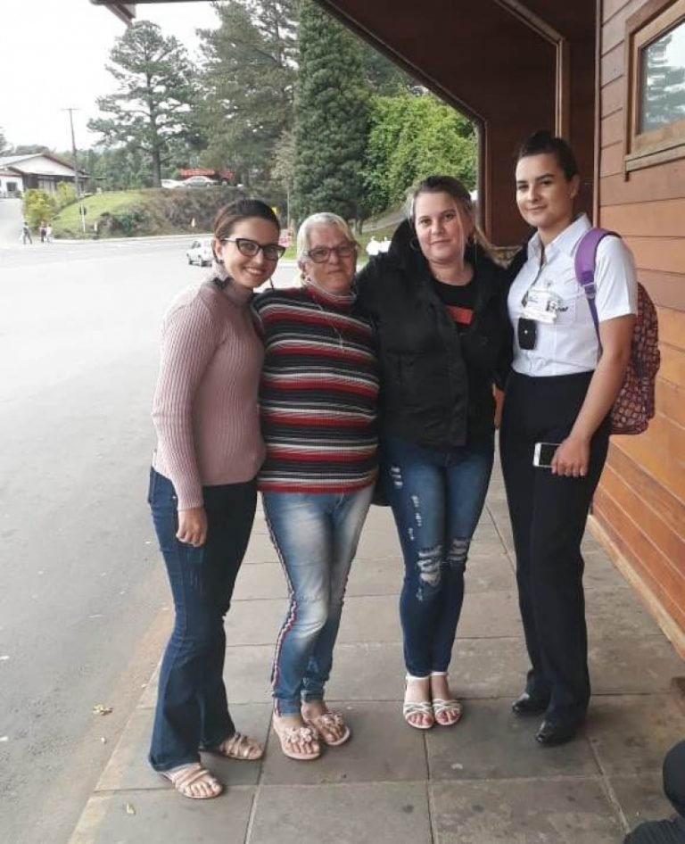 Após muitos anos, filha e mãe biológica se conhecem!