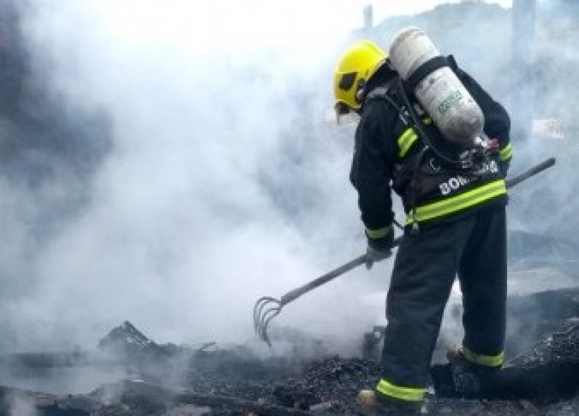 em-tubarao-idoso-de-78-anos-tem-casa-destruida-em-incendio-1